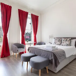 Modern In Prime Location Apartment Edinburgh